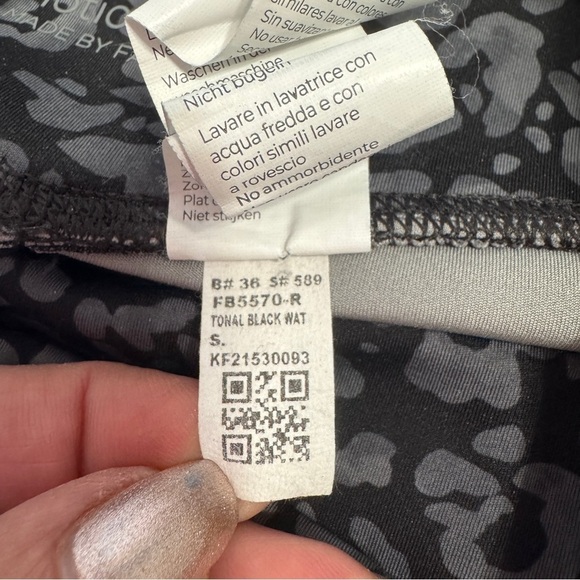 Fabletics Motion365+ Leggings Tonal Black Water Print | Size Small - Picture 7 of 11